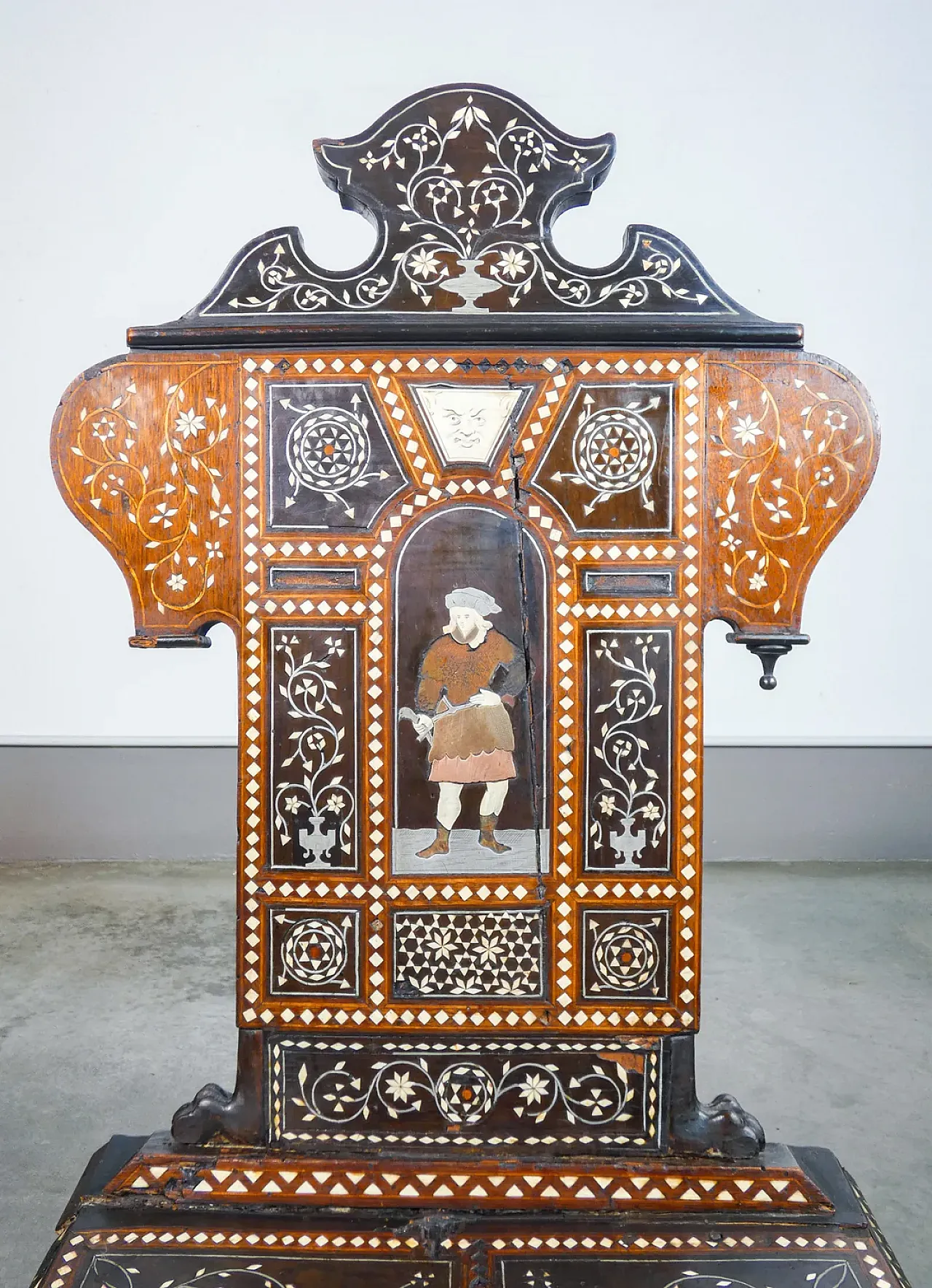 Coppia di sedie di Adriano BRAMBILLA, in legno intarsiato, '800 16