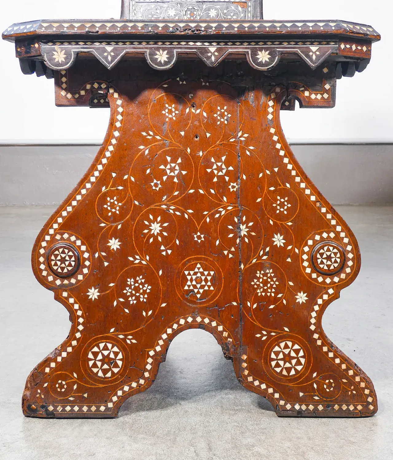 Coppia di sedie di Adriano BRAMBILLA, in legno intarsiato, '800 19