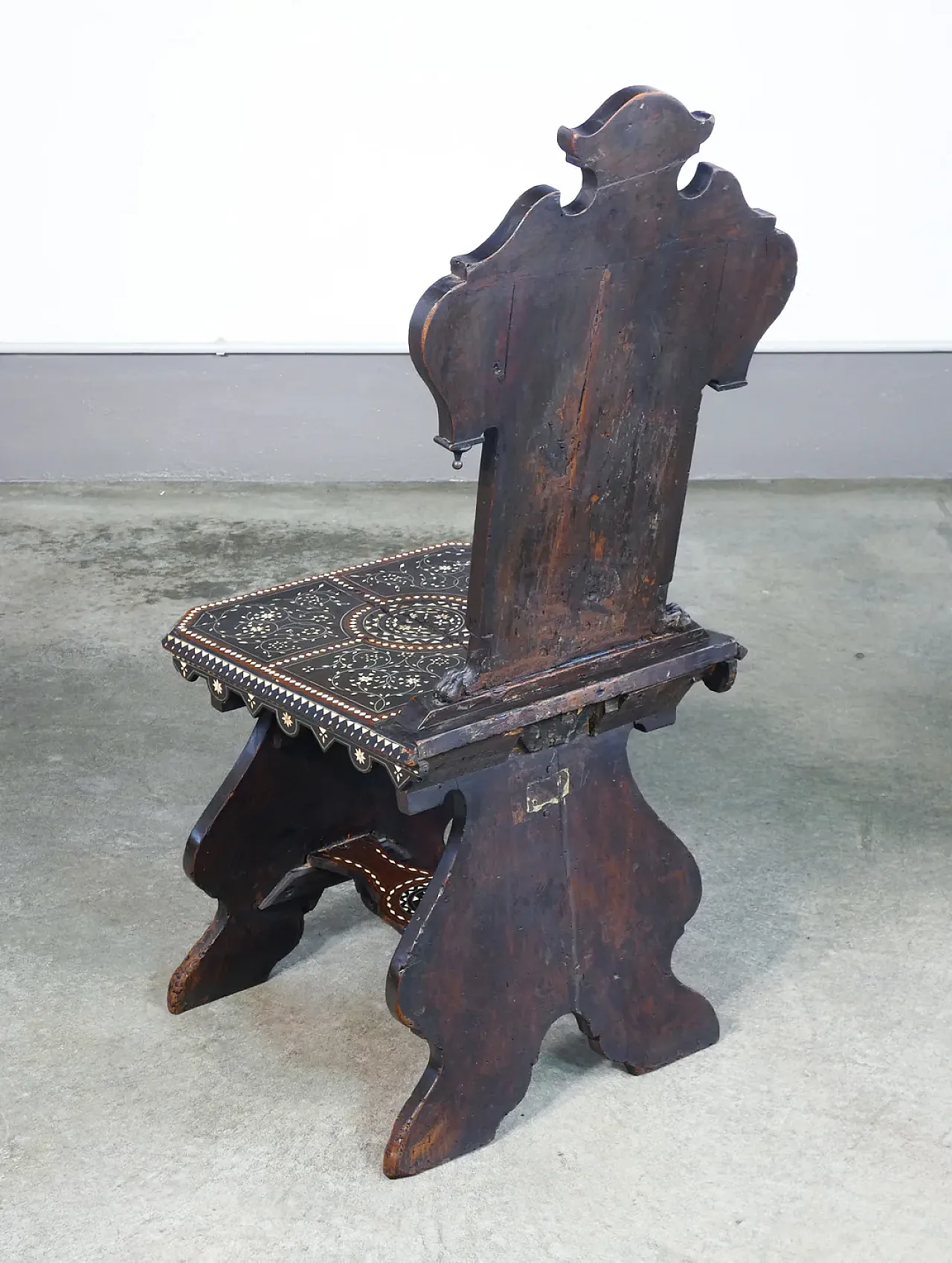 Coppia di sedie di Adriano BRAMBILLA, in legno intarsiato, '800 21
