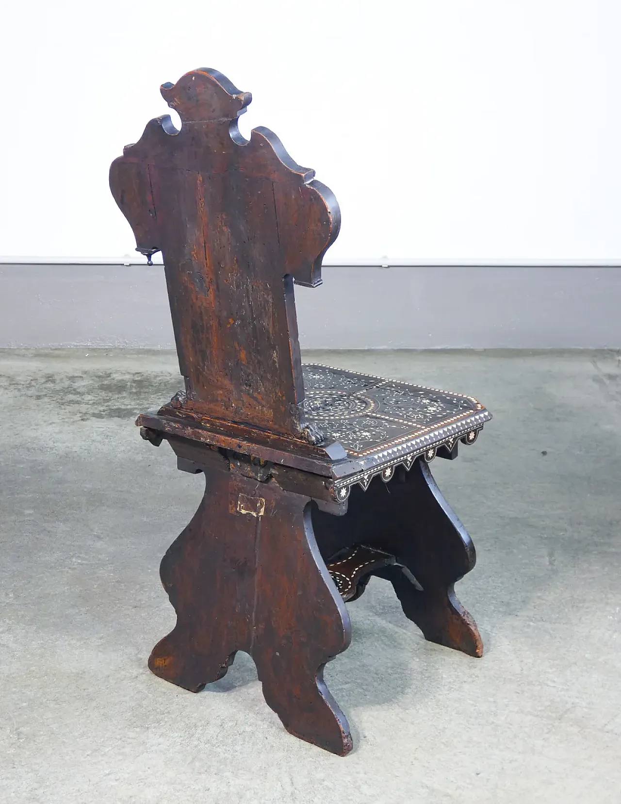 Coppia di sedie di Adriano BRAMBILLA, in legno intarsiato, '800 22