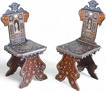 Coppia di sedie di Adriano BRAMBILLA, in legno intarsiato, '800