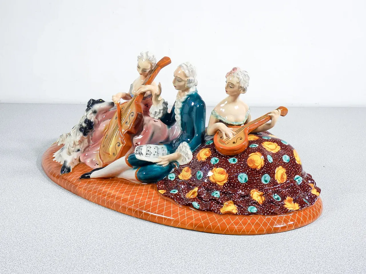Concerto con musicisti e cane, scultura in ceramica smaltata, anni '50 7