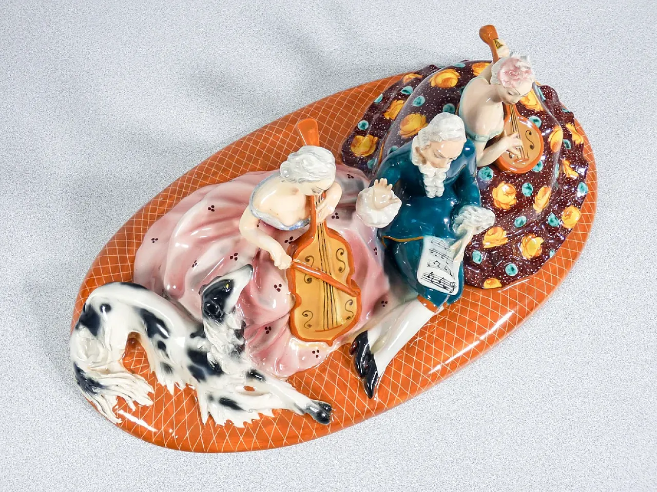 Concerto con musicisti e cane, scultura in ceramica smaltata, anni '50 9