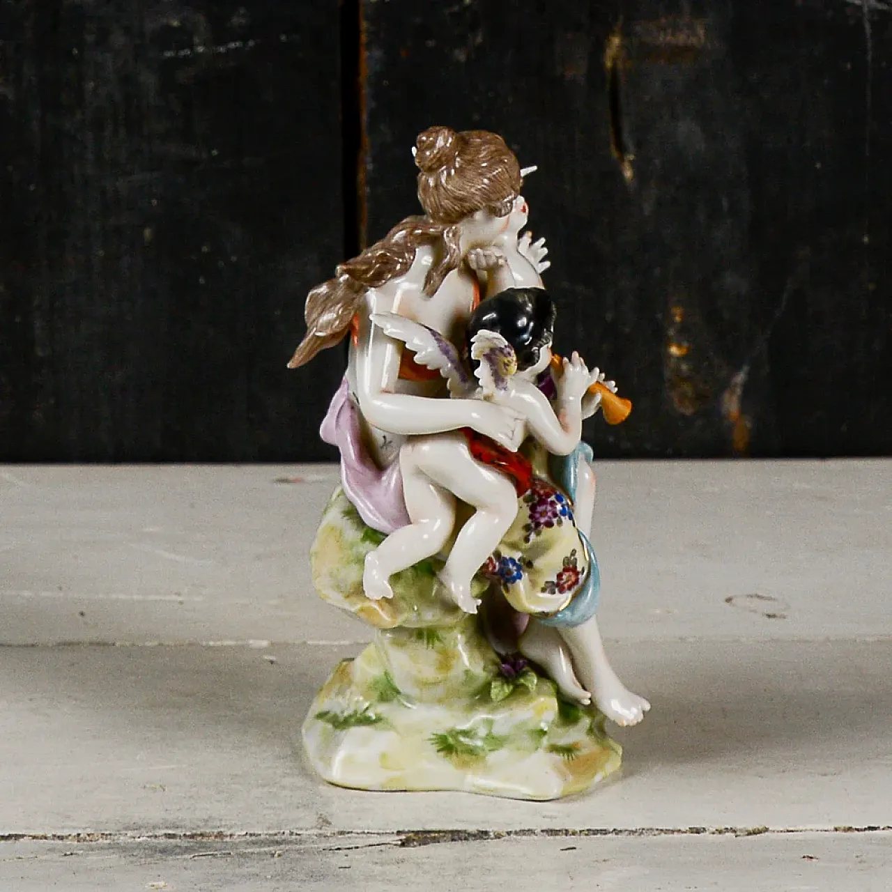 Lady with musical cherubs, Capodimonte sculpture, 20th century 2