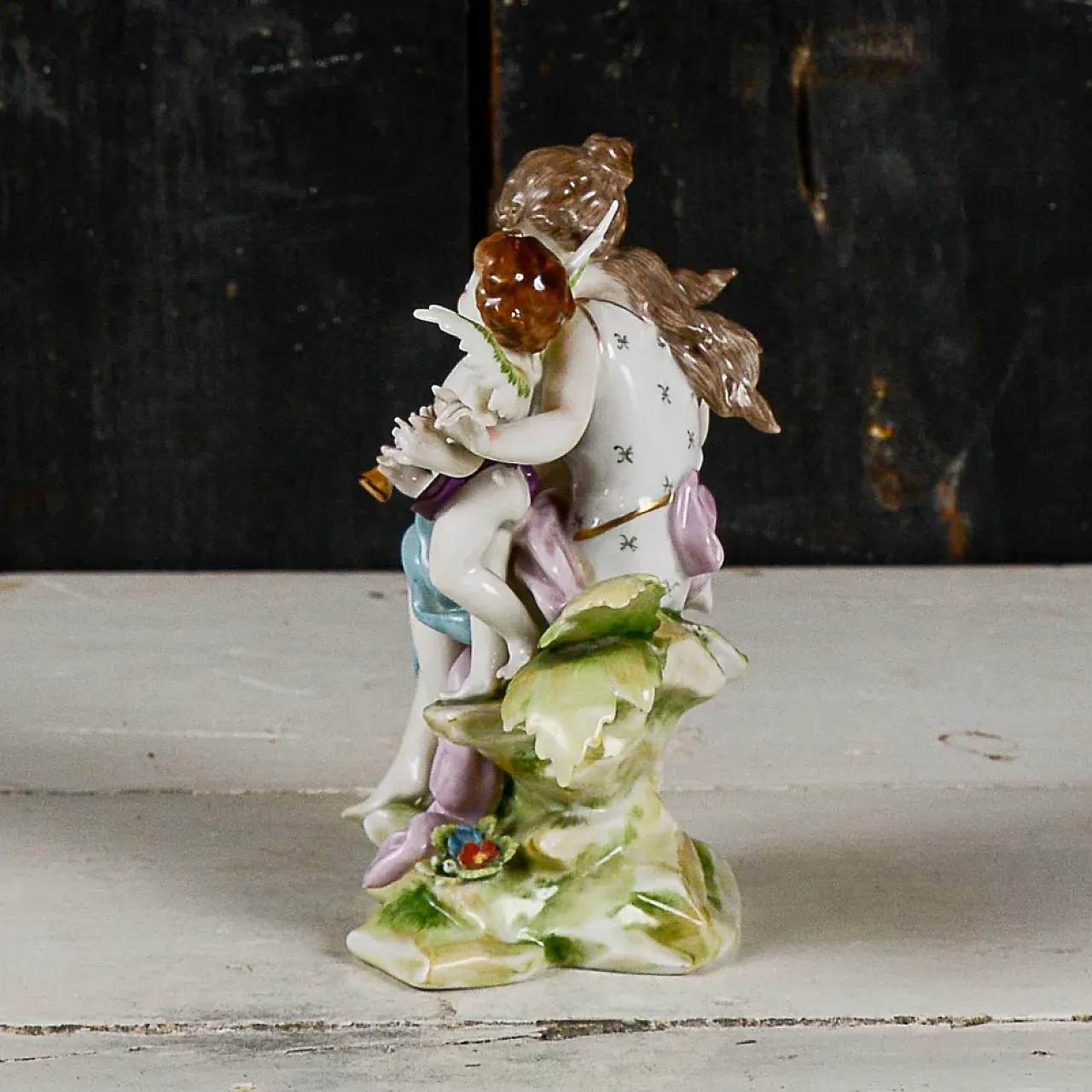 Lady with musical cherubs, Capodimonte sculpture, 20th century 5