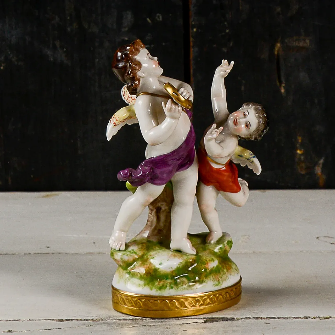Putti musicisti danzanti con cembalo, scultura Capodimonte, '900 1