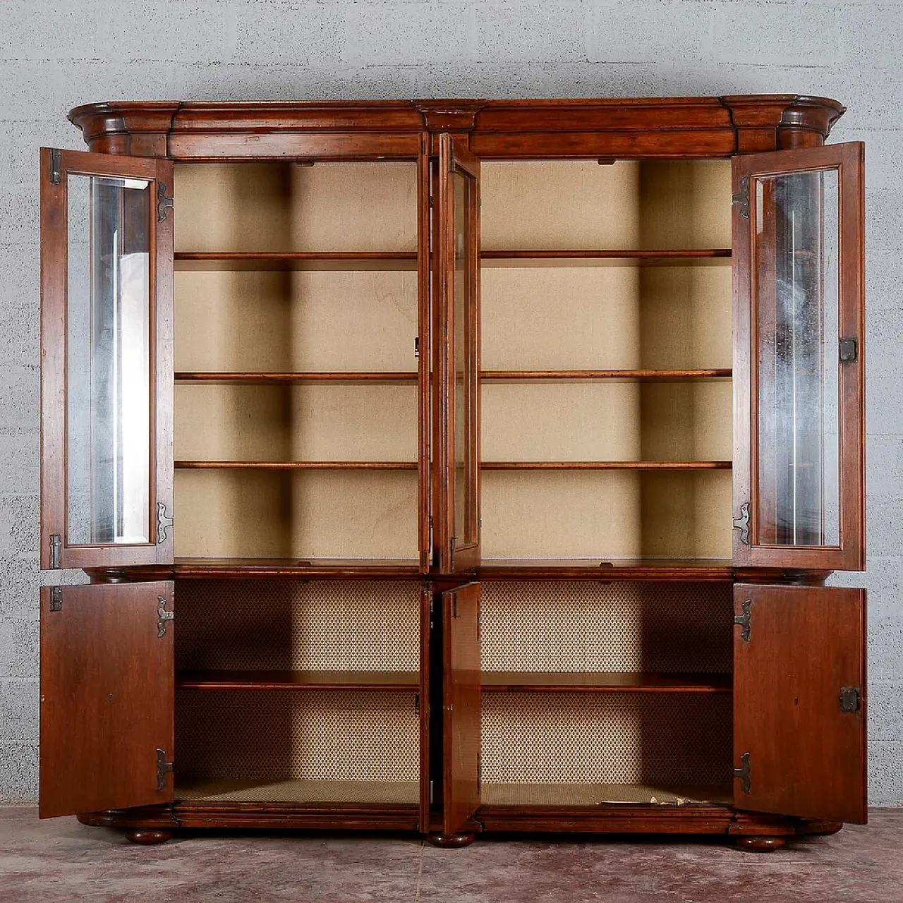 Walnut display case, 19th century 3