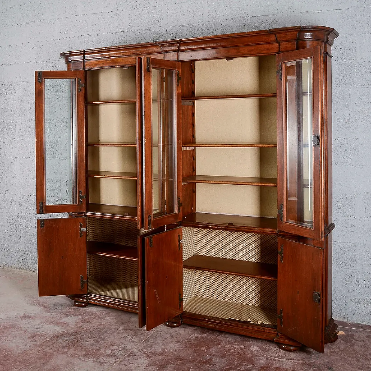Walnut display case, 19th century 4