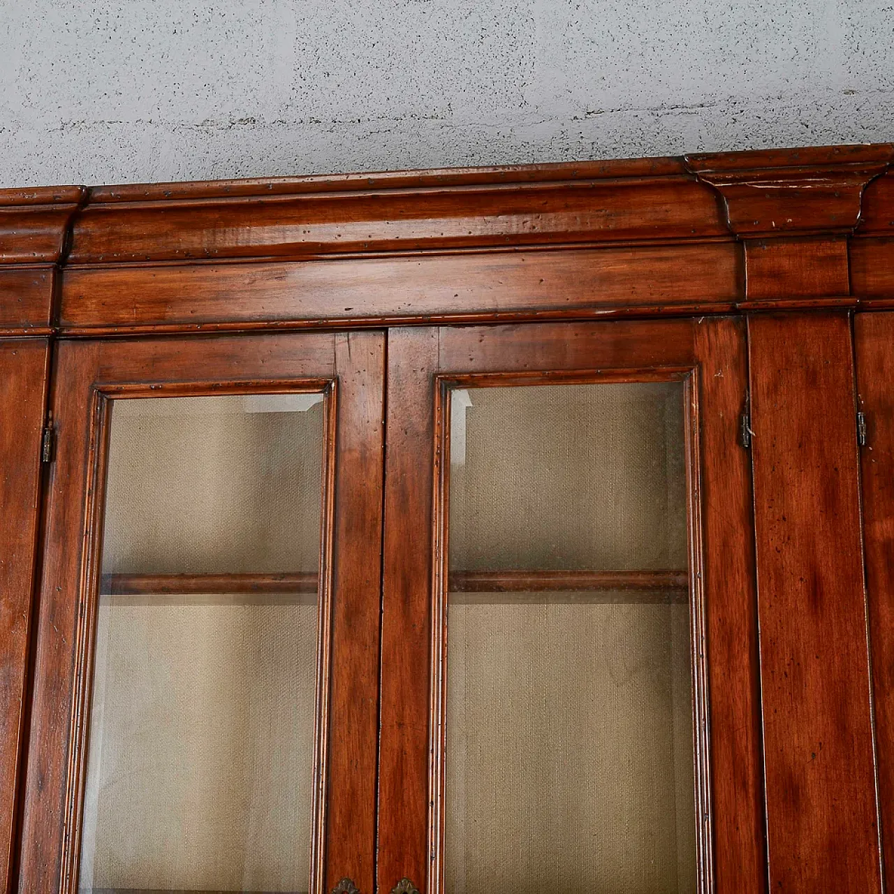 Walnut display case, 19th century 10
