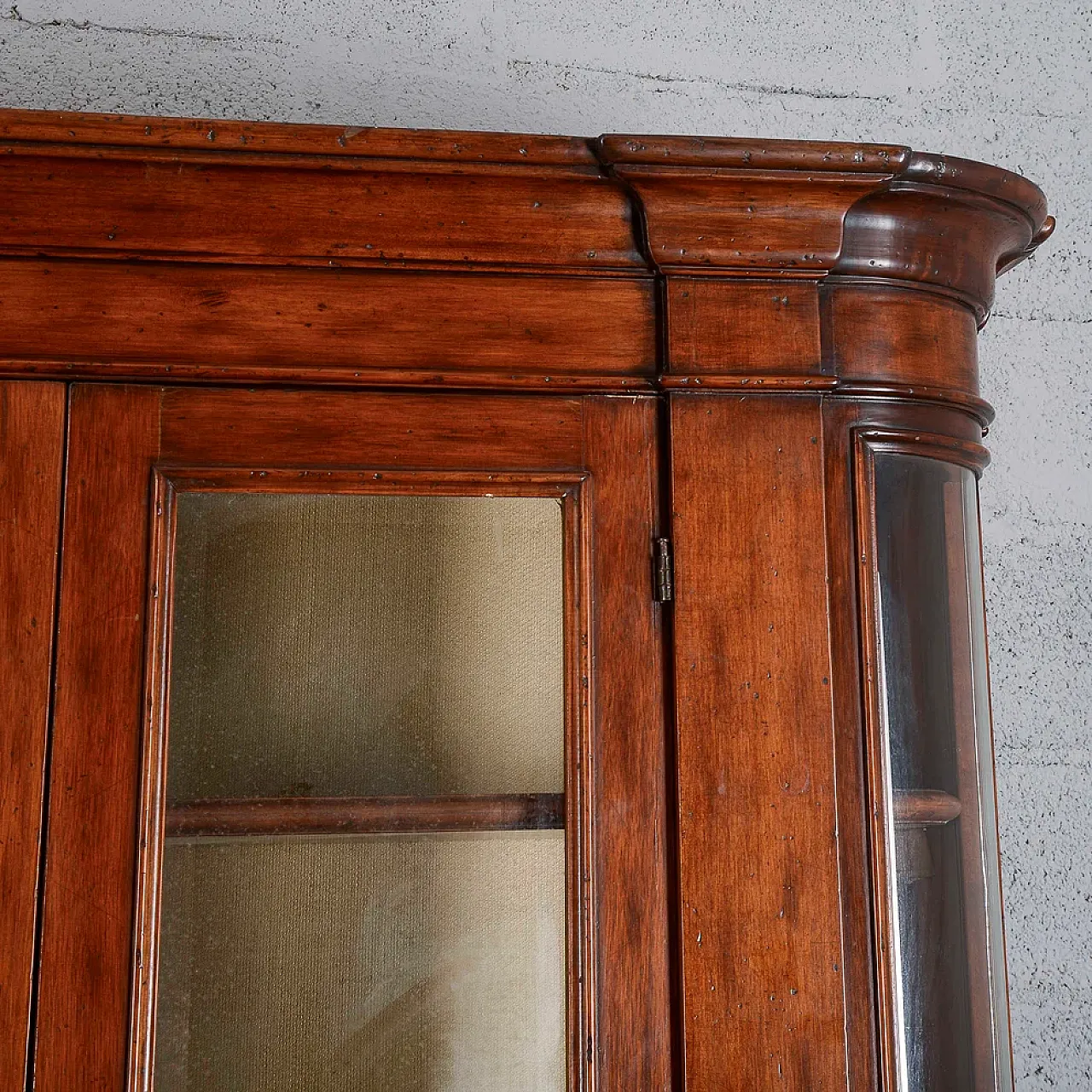 Walnut display case, 19th century 12
