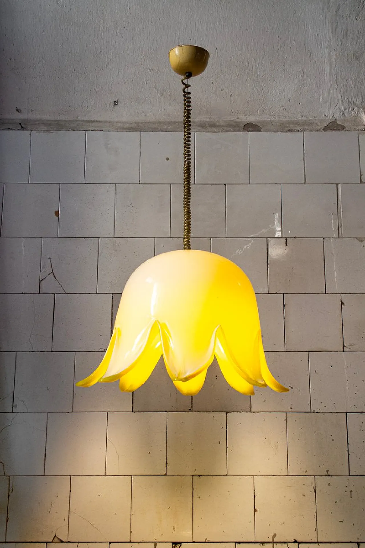 Yellow Murano glass floral pendant light from Leucos, 1970s 3