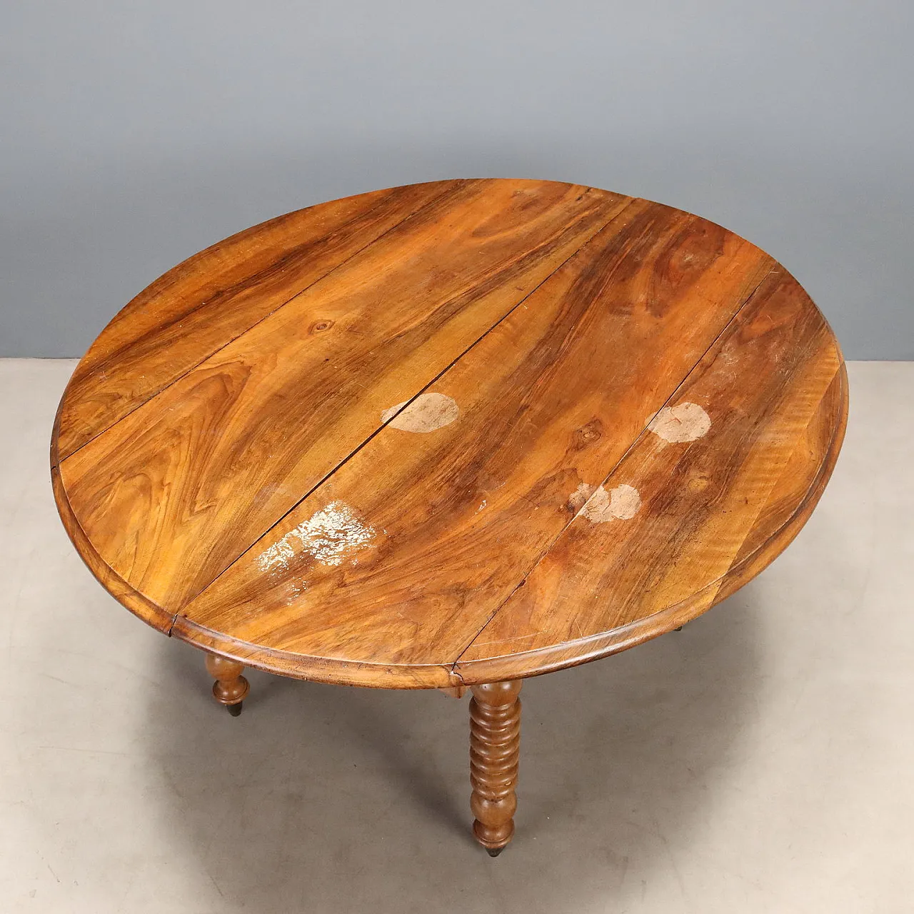 Extendable walnut table, 19th century 8