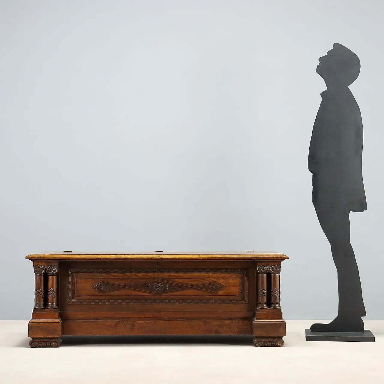 Carved walnut chest, mid-20th century 3