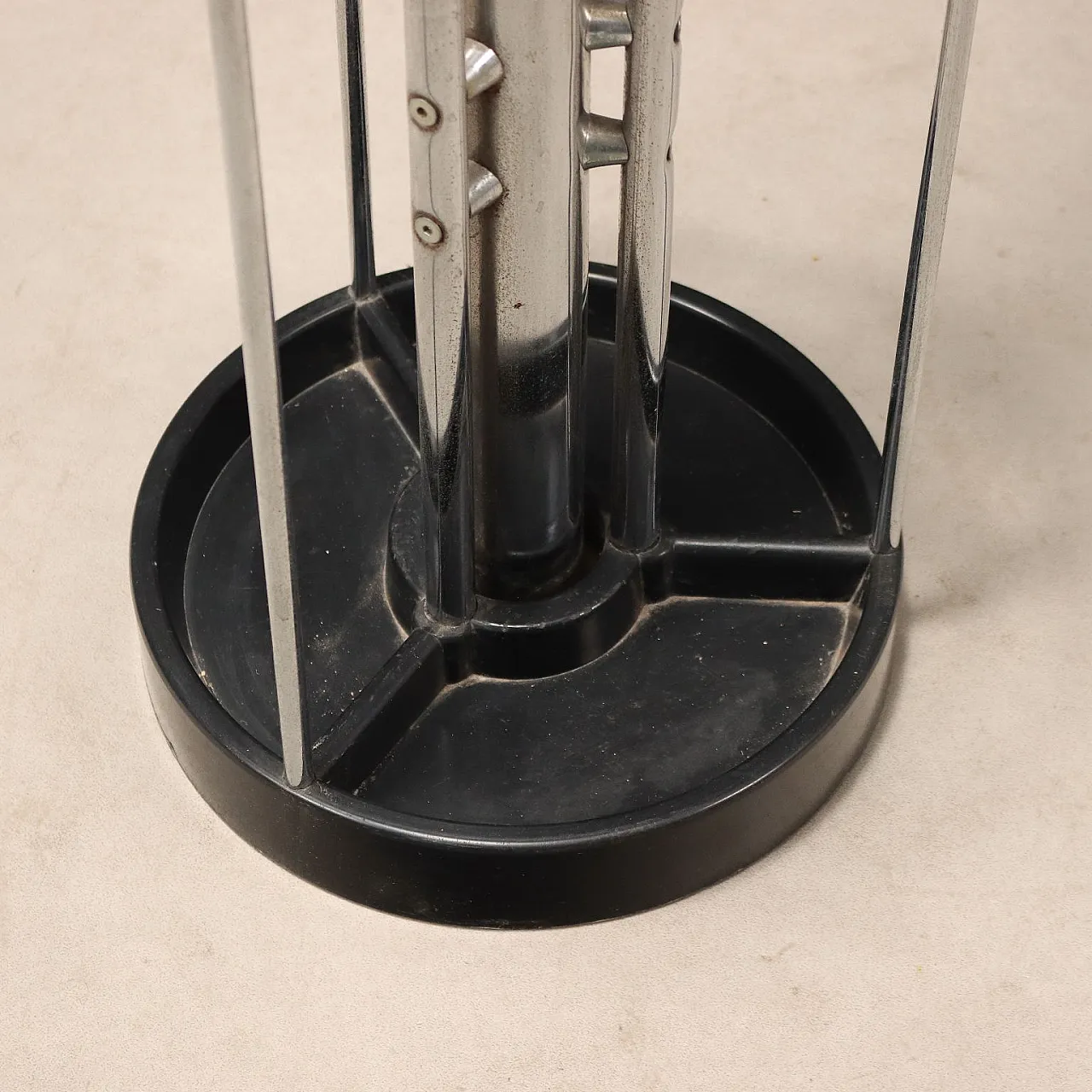 Coat hanger, 1970s 7