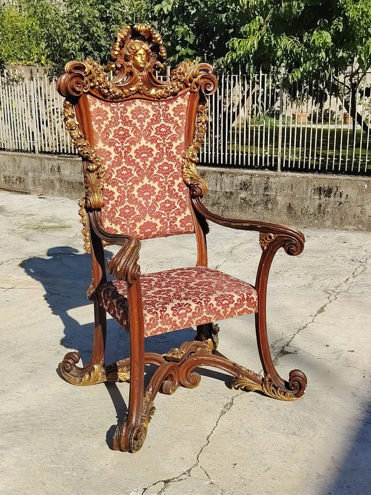 Ceremonial throne carved and gilded in wood, 19th century 1