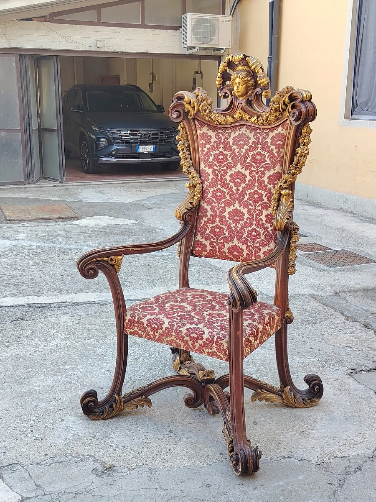 Ceremonial throne carved and gilded in wood, 19th century 9