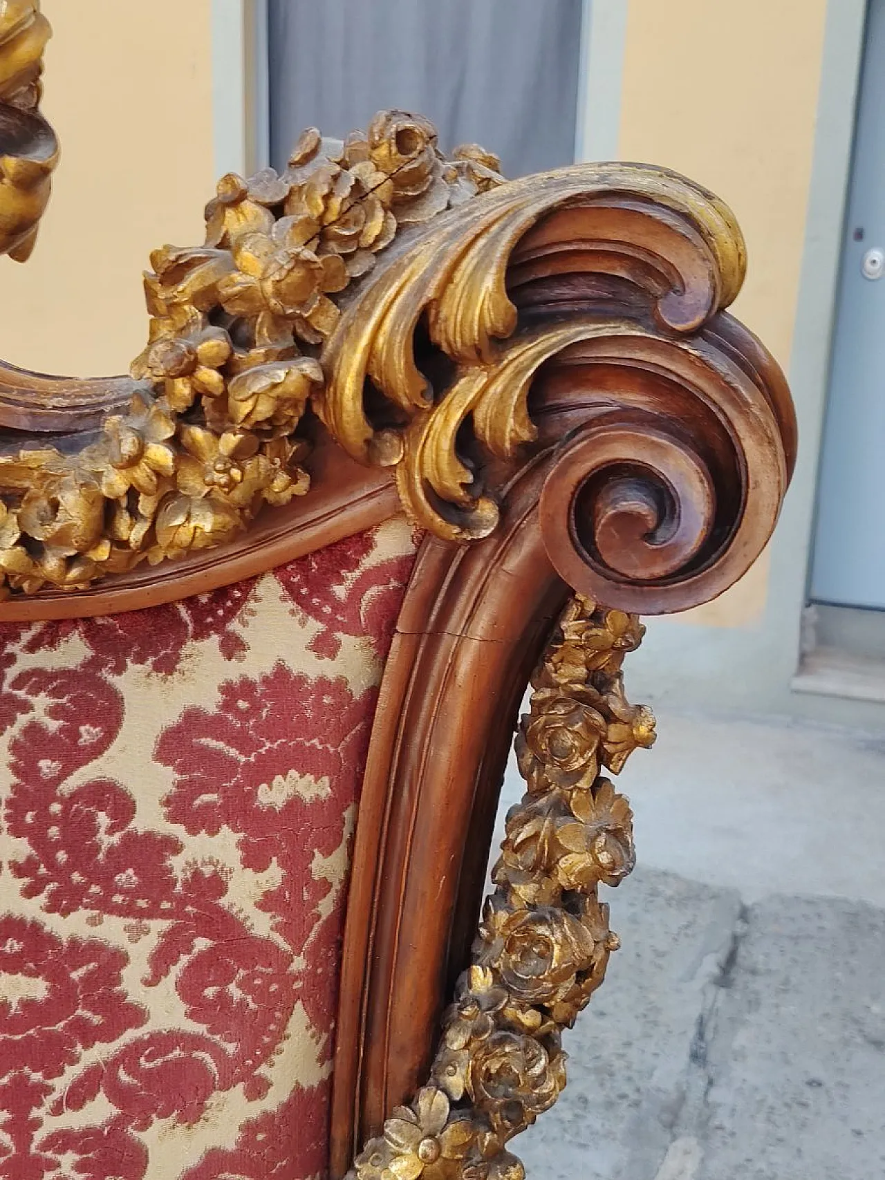 Ceremonial throne carved and gilded in wood, 19th century 11