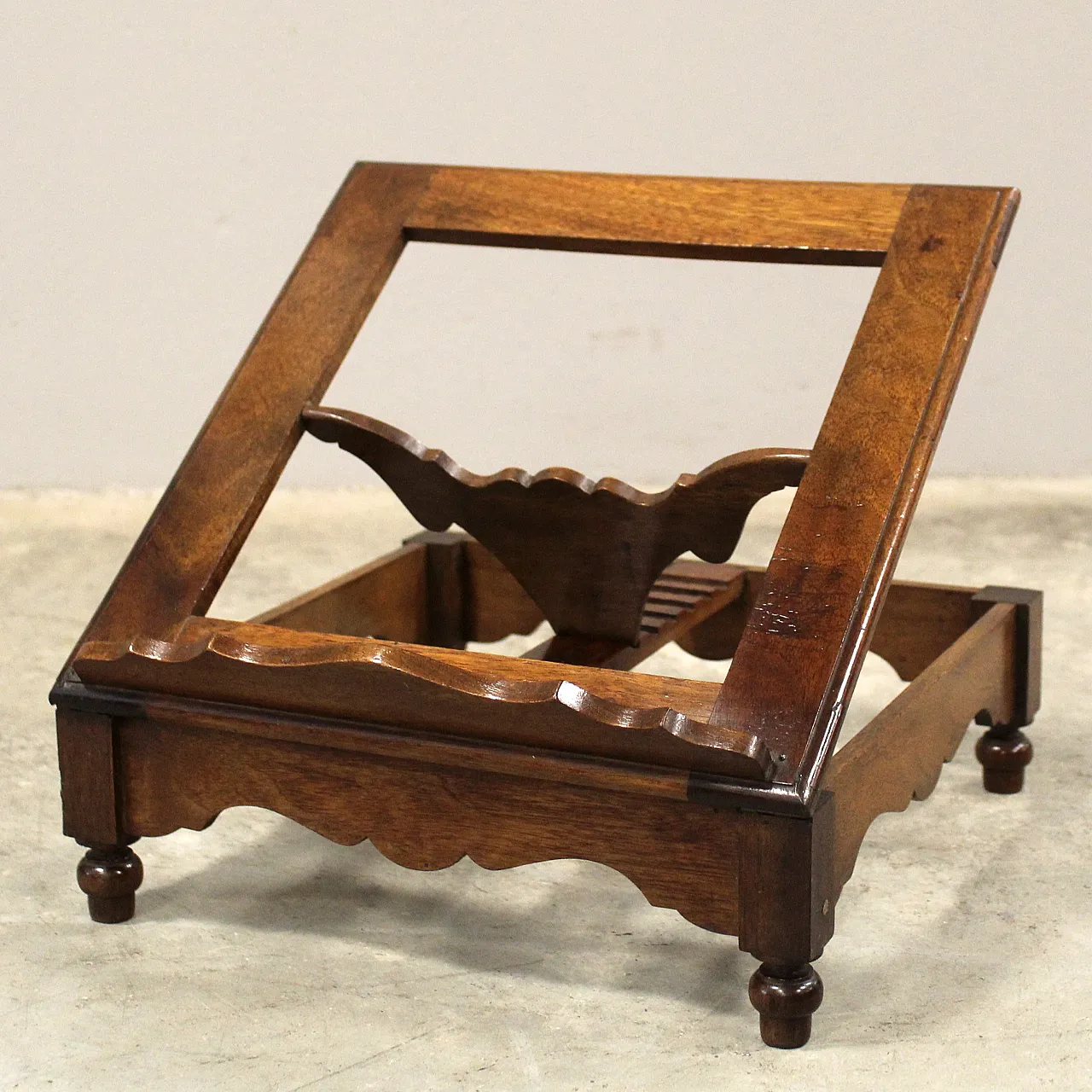 Table lectern in 19th century Italian walnut 1