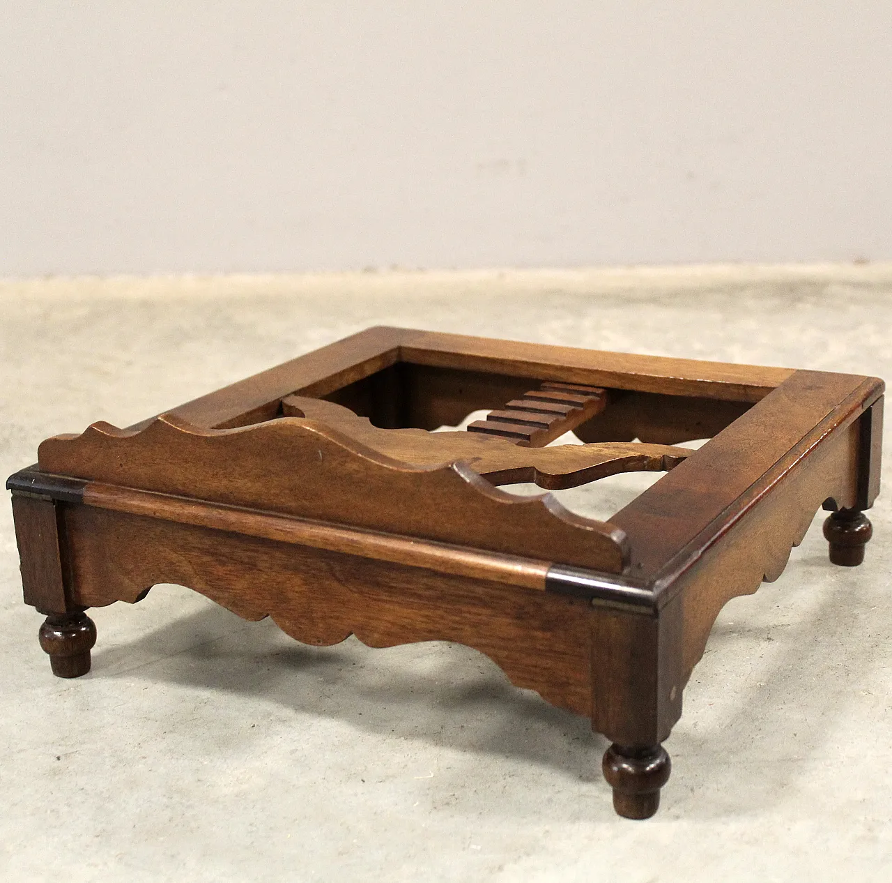 Table lectern in 19th century Italian walnut 8
