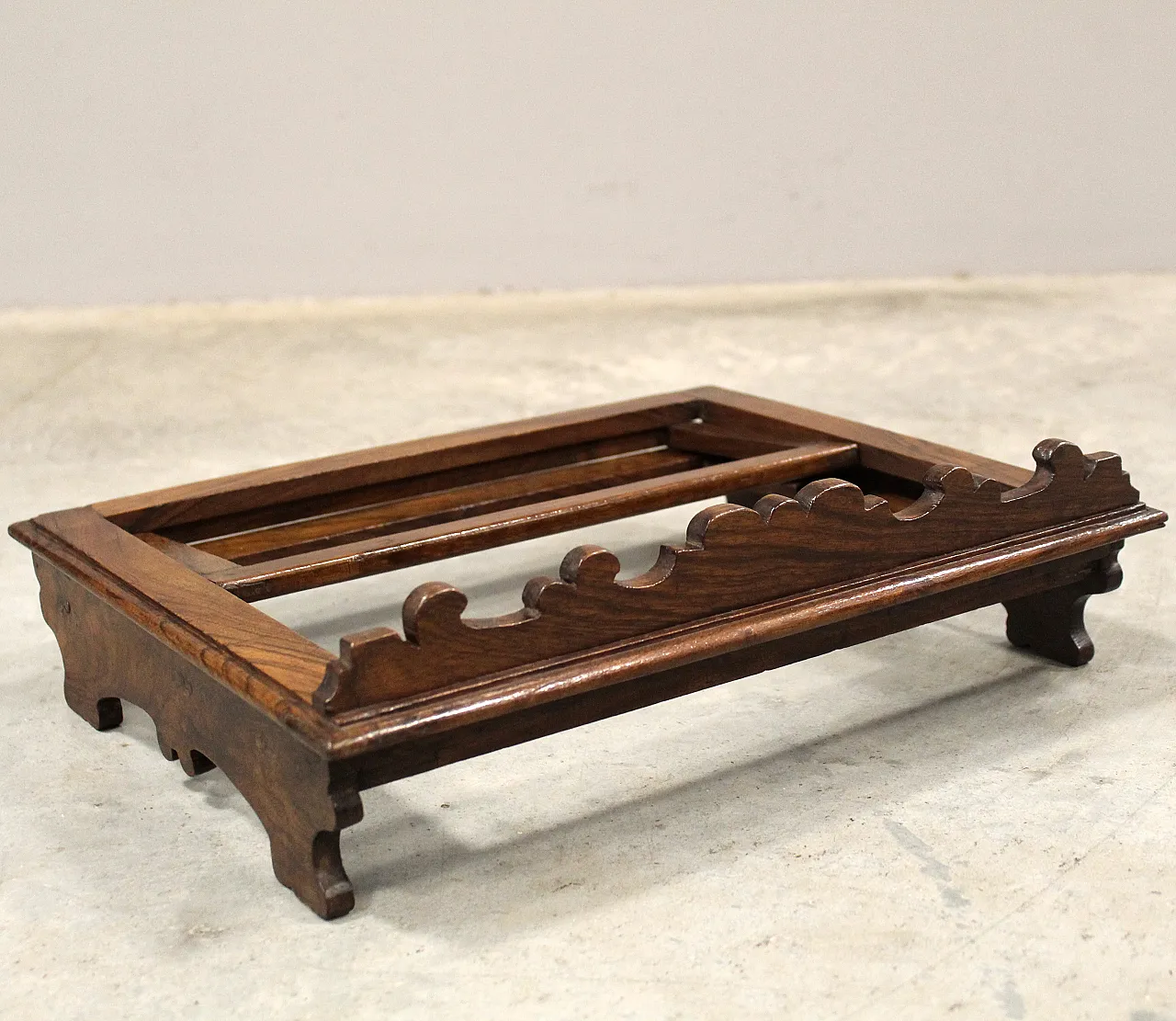 Table lectern in 19th century Italian walnut 7