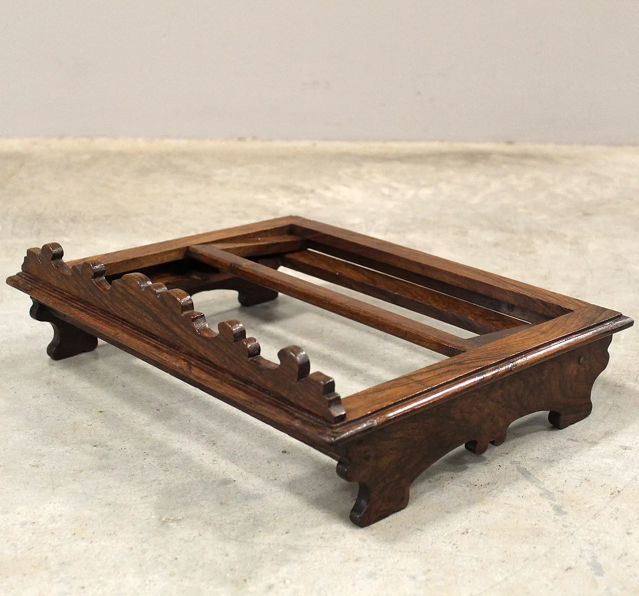 Table lectern in 19th century Italian walnut 8