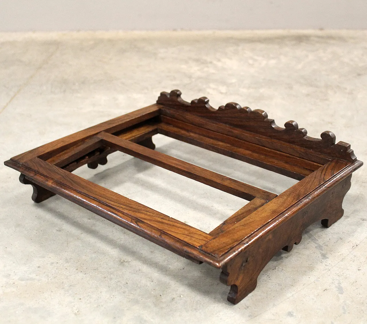 Table lectern in 19th century Italian walnut 9