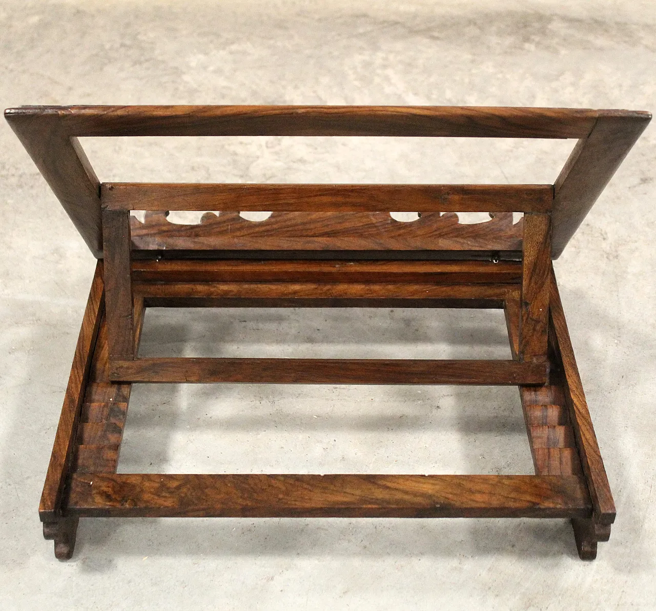 Table lectern in 19th century Italian walnut 11