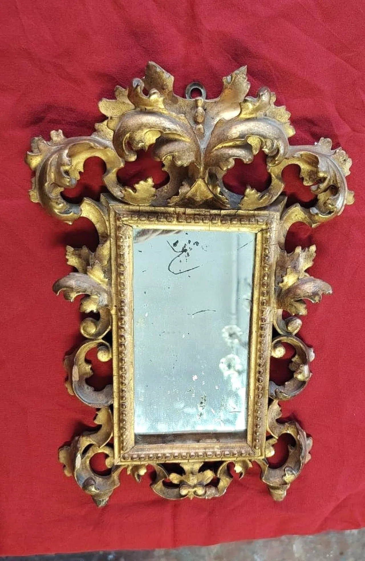 Finely carved and gilded wooden frame, 19th century 1