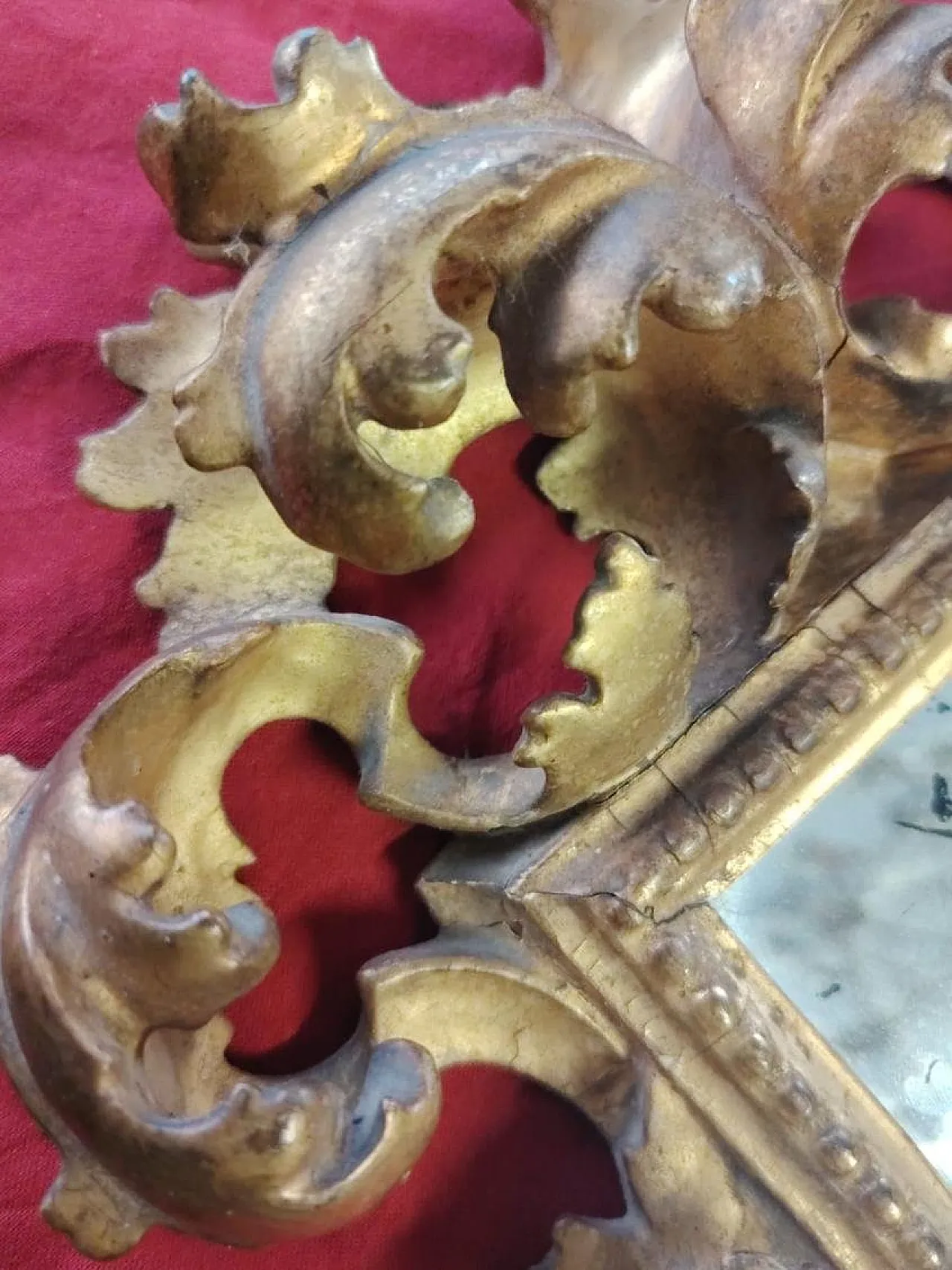 Finely carved and gilded wooden frame, 19th century 7
