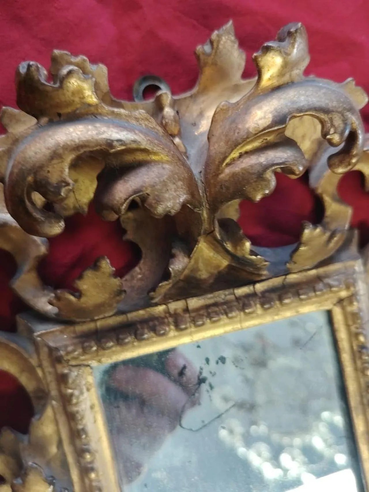 Finely carved and gilded wooden frame, 19th century 8
