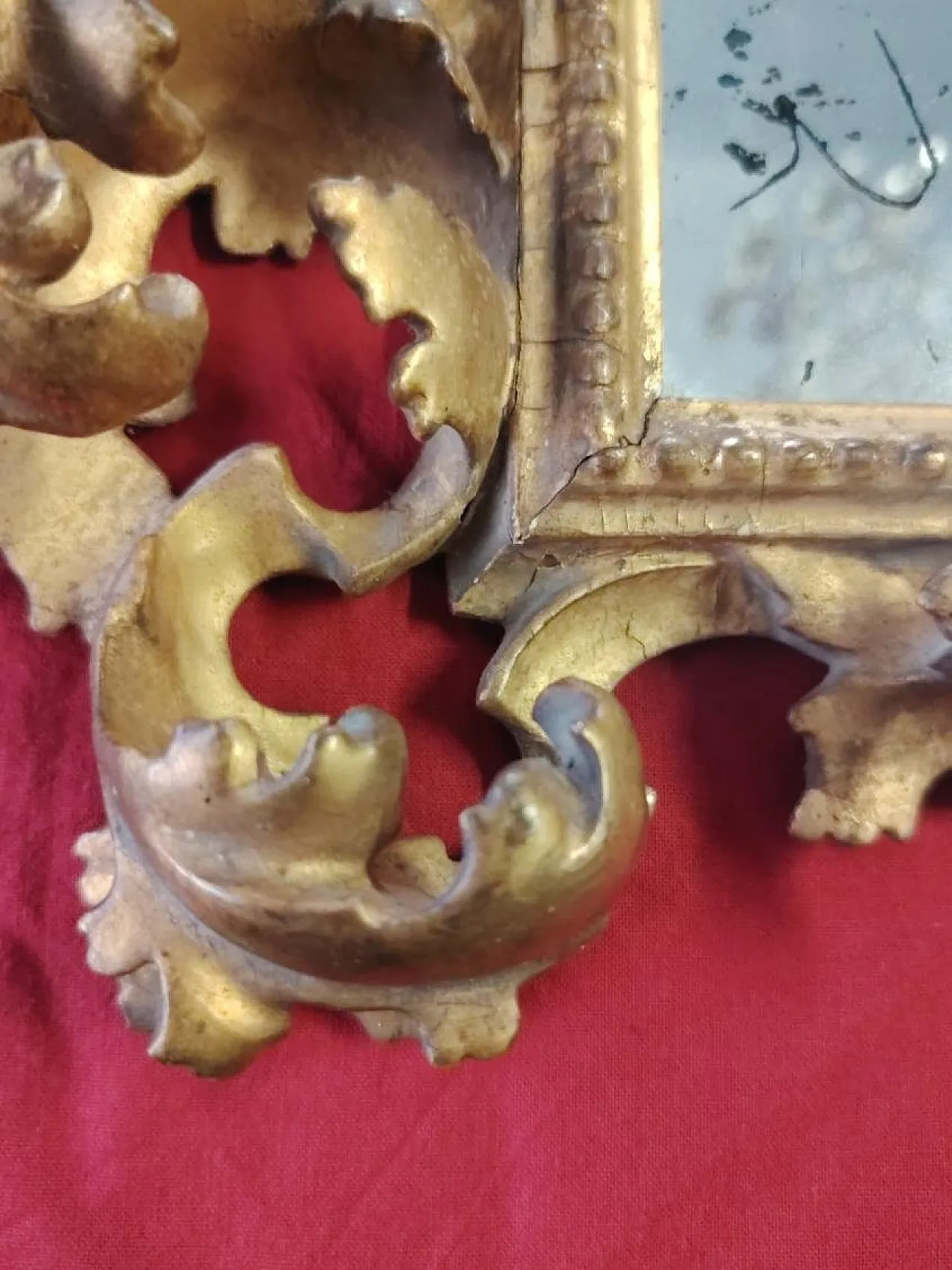 Finely carved and gilded wooden frame, 19th century 10