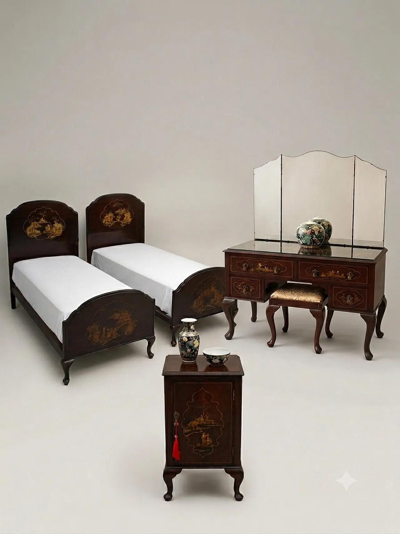 Queen Anne mahogany chinoiserie bedroom, 5 Pieces, 19th century 1