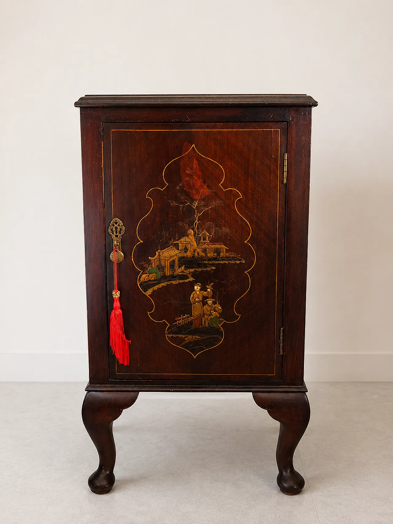 Queen Anne mahogany chinoiserie bedroom, 5 Pieces, 19th century 4