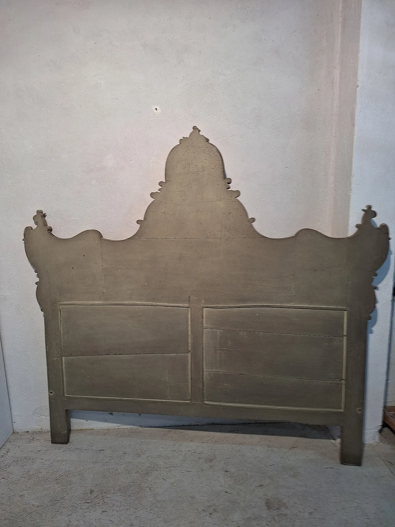 Letto stile Rococò in legno scolpito laccato e dorato, anni '50 11