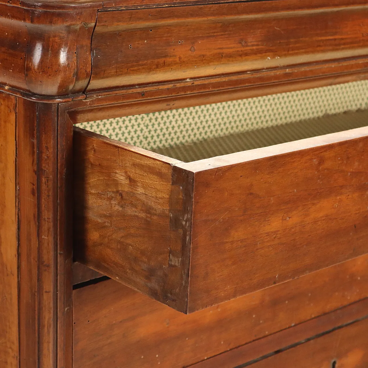 Louis Philippe chest of drawers in walnut, 19th century 7