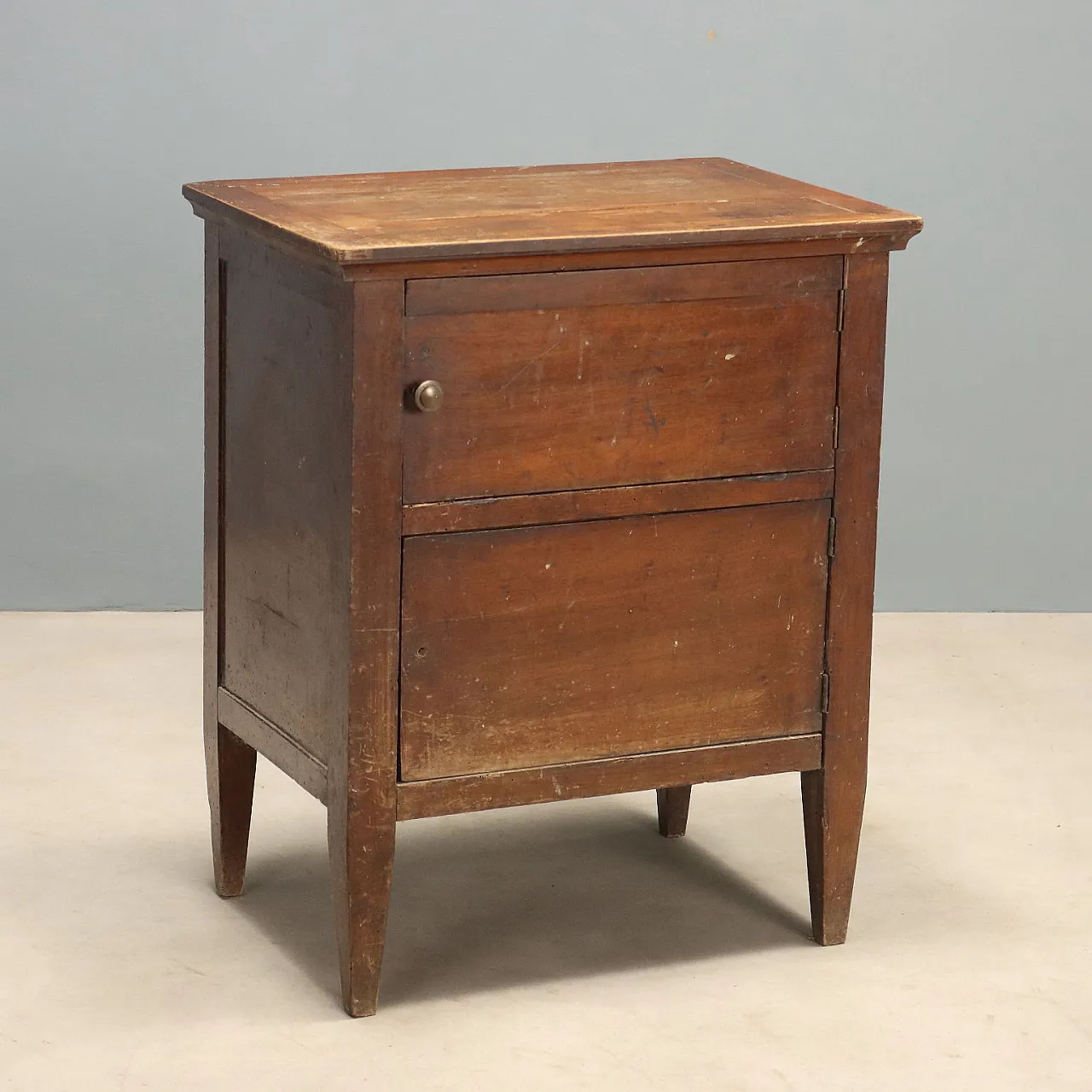 Direttorio bedside table in walnut, late 18th century 1