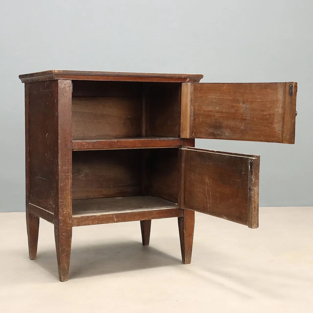 Direttorio bedside table in walnut, late 18th century 4