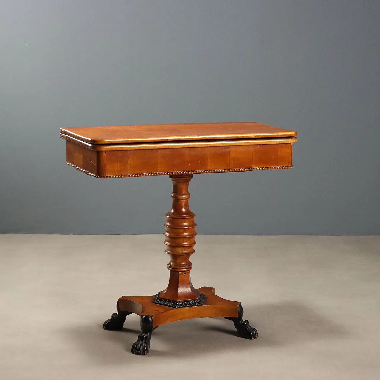 Citronnier game table, 19th century 1