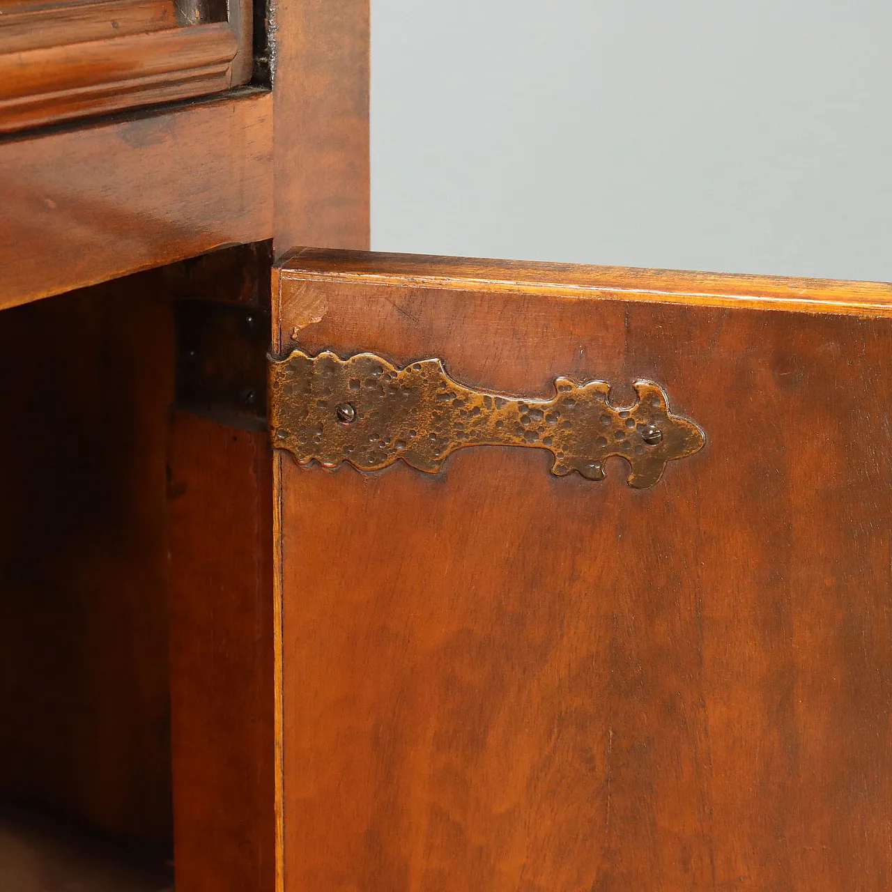 Baroque style sideboard in walnut, mid-20th century 8