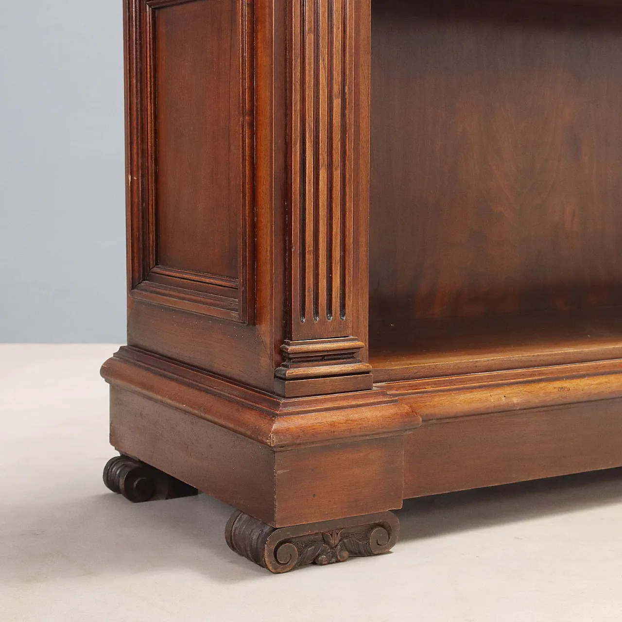 Open bookcase in walnut, early 20th century 7