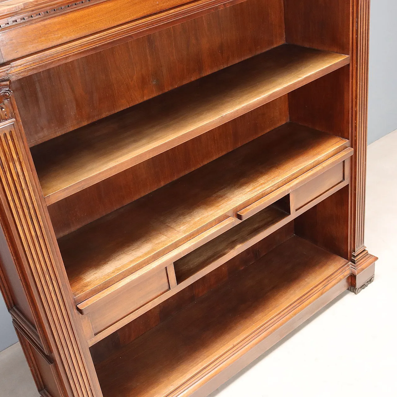 Open bookcase in walnut, early 20th century 8