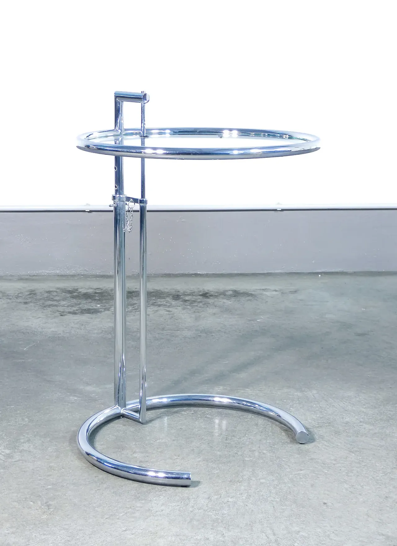 Tavolino in metallo cromato e vetro E-1027 di Eileen GRAY, fine '900 4