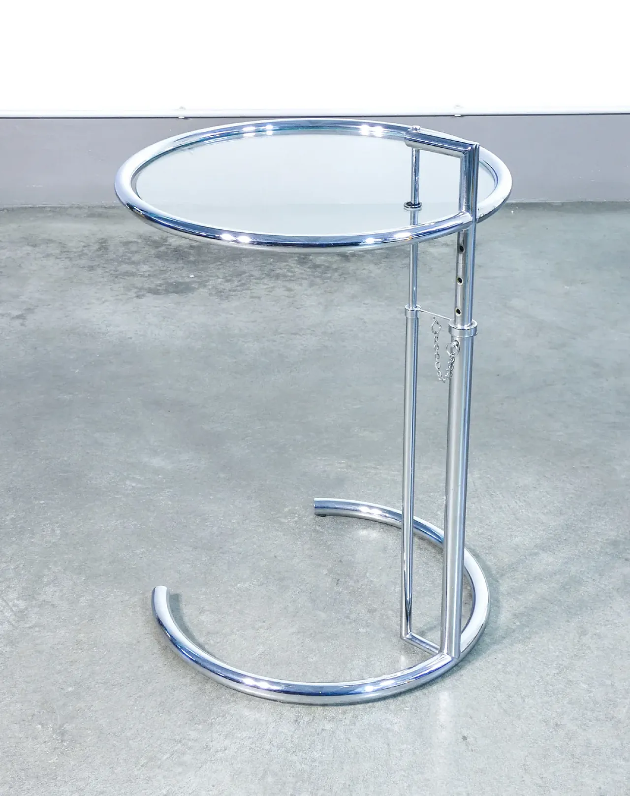 Tavolino in metallo cromato e vetro E-1027 di Eileen GRAY, fine '900 5