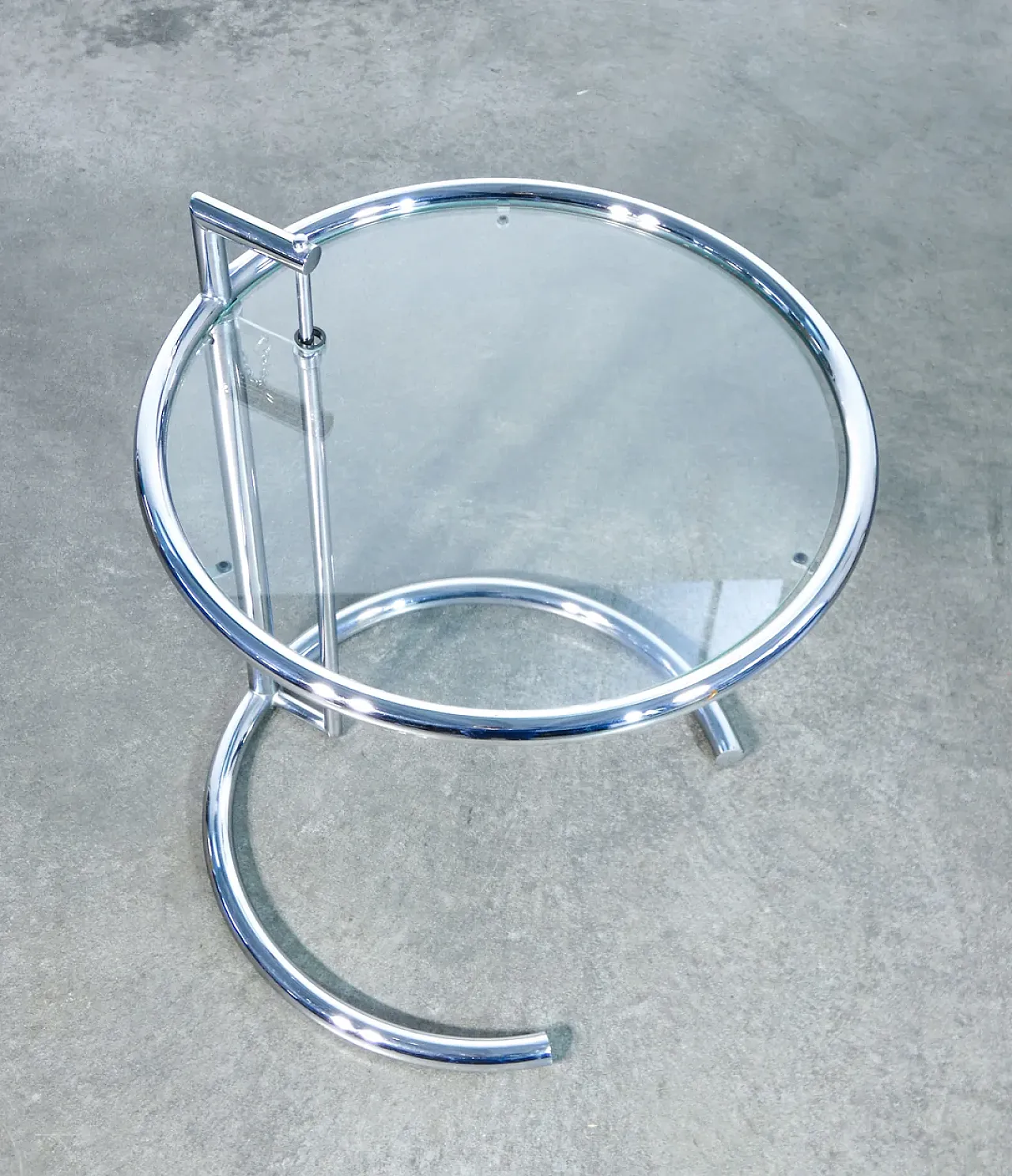 Tavolino in metallo cromato e vetro E-1027 di Eileen GRAY, fine '900 7