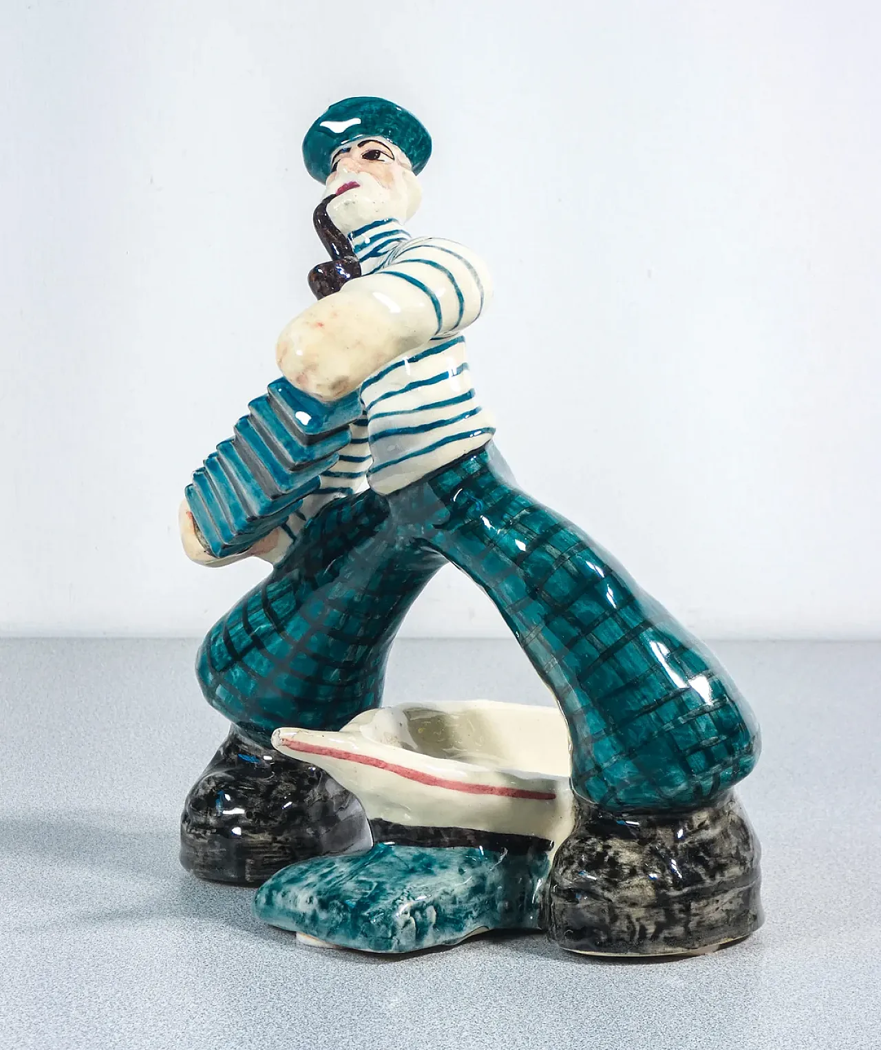 Marinaio con fisarmonica in ceramica, anni '50 5