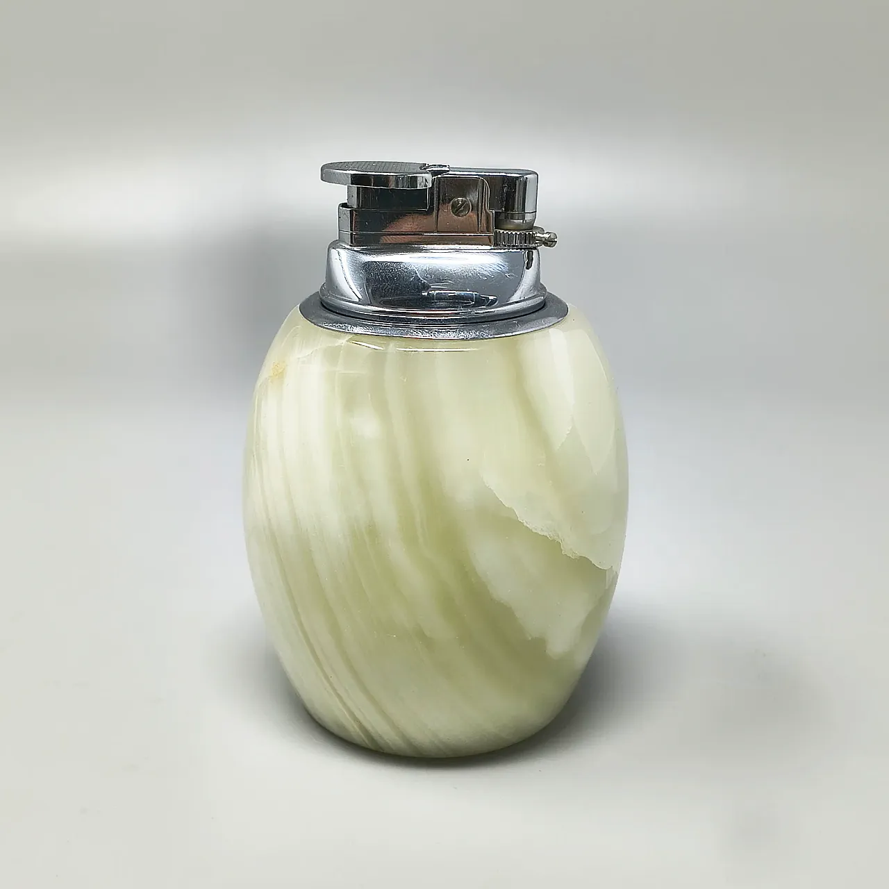 Mid-Century Modern onyx table lighter and ashtray, 1960s 2