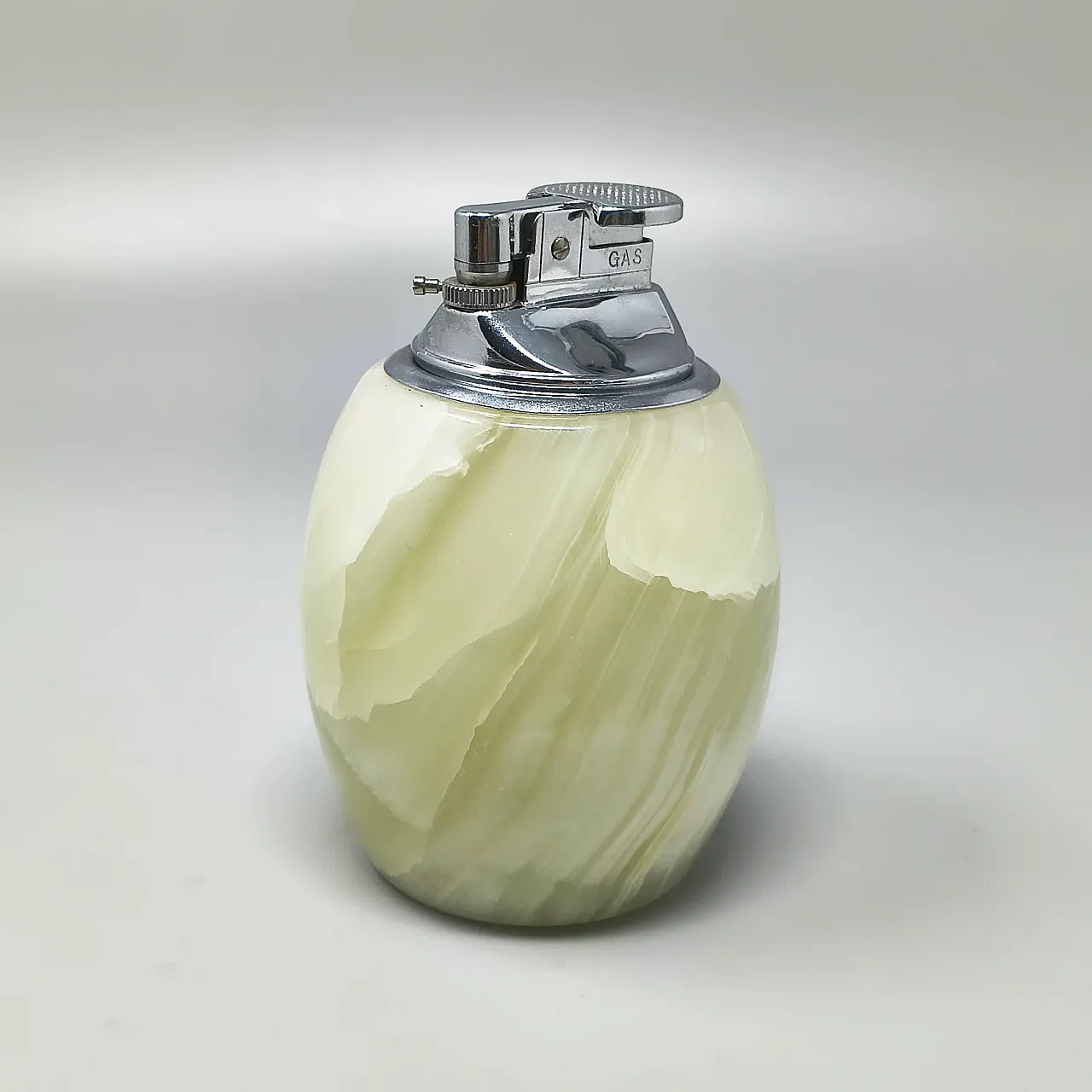 Mid-Century Modern onyx table lighter and ashtray, 1960s 4