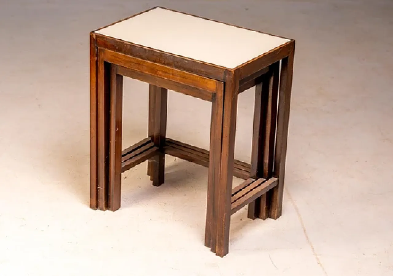 3 Tavoli nidificanti, metà '900 2