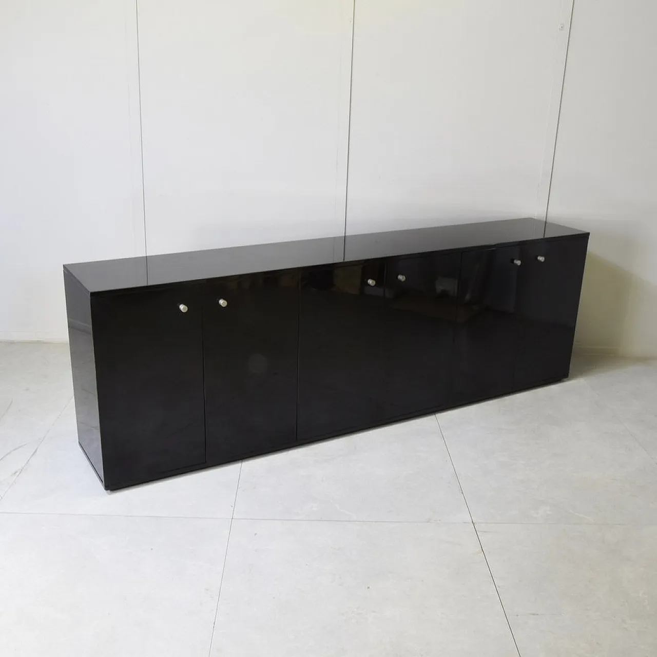 Credenza laccata a sei ante di Eugenio Gerli per Tecno, anni '60 1
