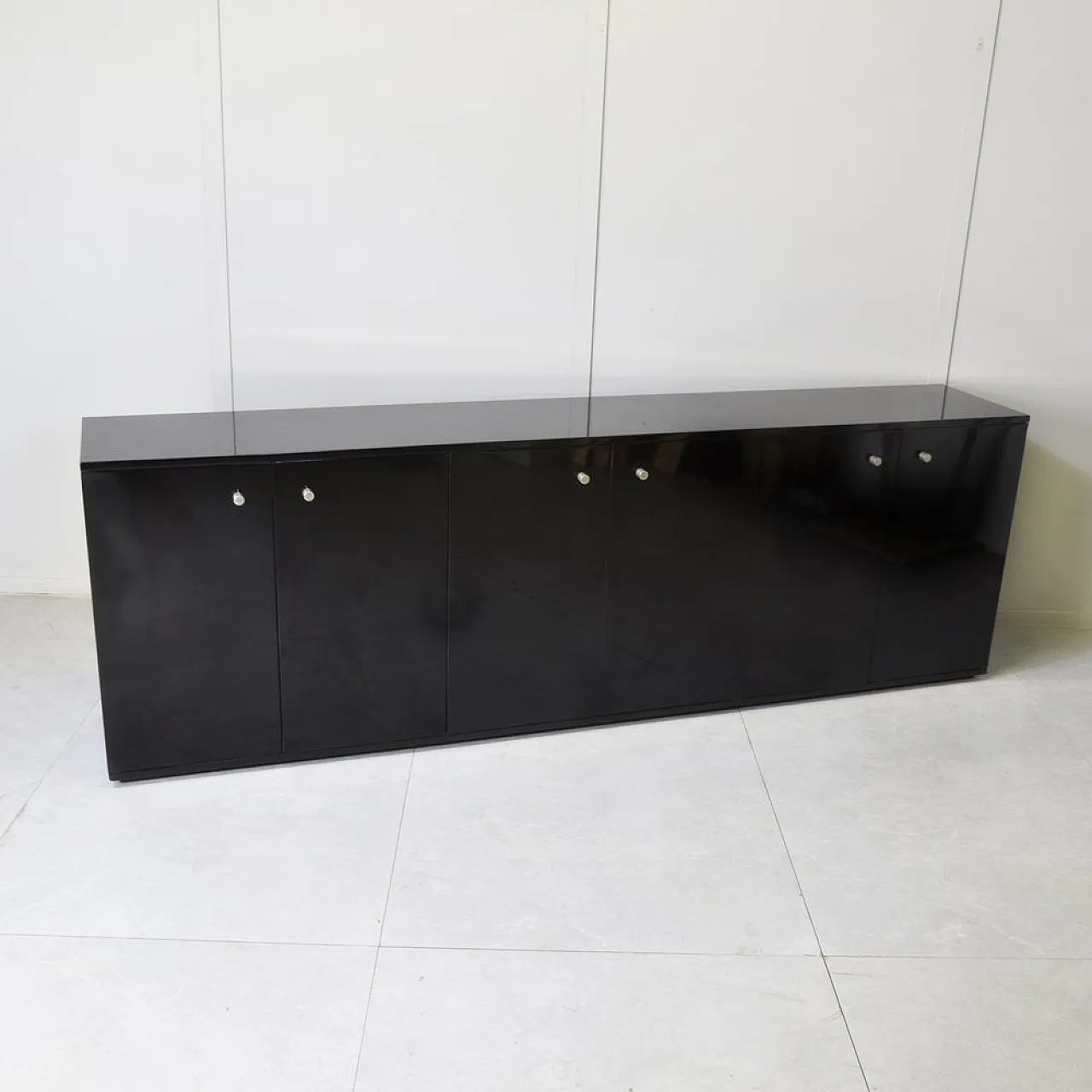 Credenza laccata a sei ante di Eugenio Gerli per Tecno, anni '60 10